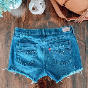 Levi’s cut off shorts
